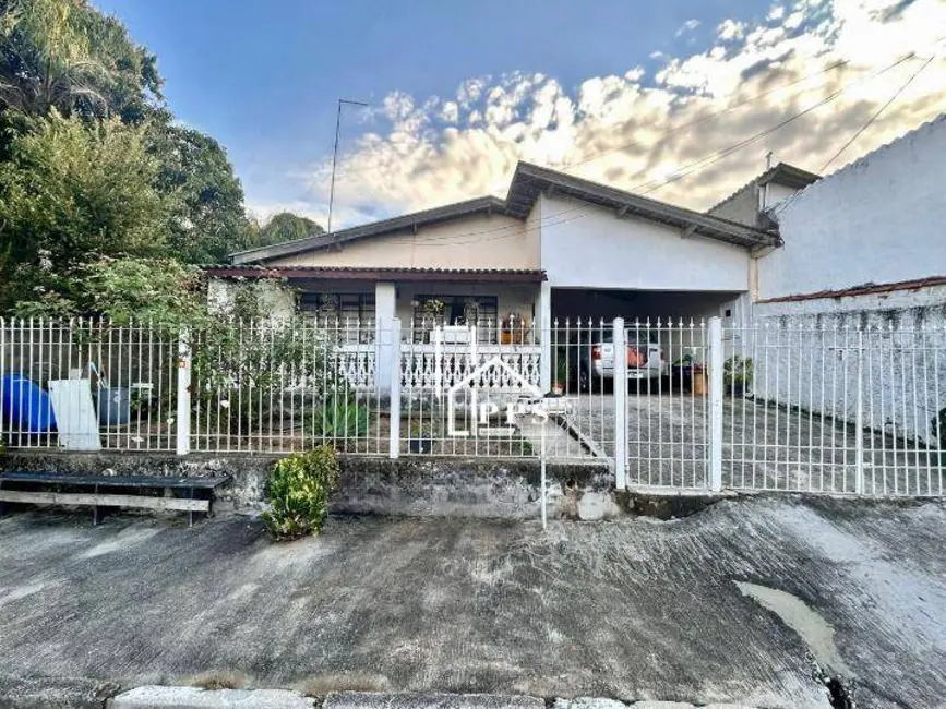 Casa com 3 quartos à venda, 330m2 em Centro, Vinhedo - SP - imagem 1 Foto 1 de Casa com 3 quartos à venda, 330m2 em Centro, Vinhedo - SP