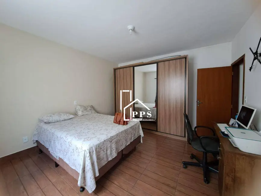 Foto 9 de Casa com 2 quartos à venda, 180m2 em Vinhedo - SP