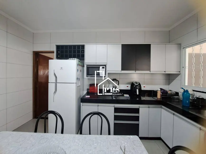 Foto 5 de Casa com 2 quartos à venda, 180m2 em Vinhedo - SP