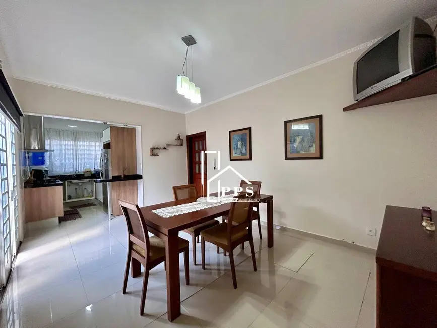 Foto 4 de Casa com 3 quartos à venda, 250m2 em João XXIII, Vinhedo - SP