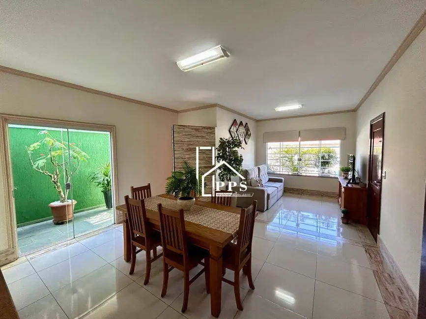 Foto 2 de Casa com 3 quartos à venda, 330m2 em Nova Vinhedo, Vinhedo - SP
