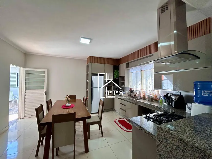 Foto 7 de Casa com 3 quartos à venda, 250m2 em João XXIII, Vinhedo - SP