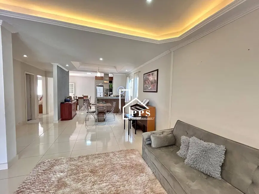Foto 1 de Casa com 3 quartos à venda, 250m2 em João XXIII, Vinhedo - SP