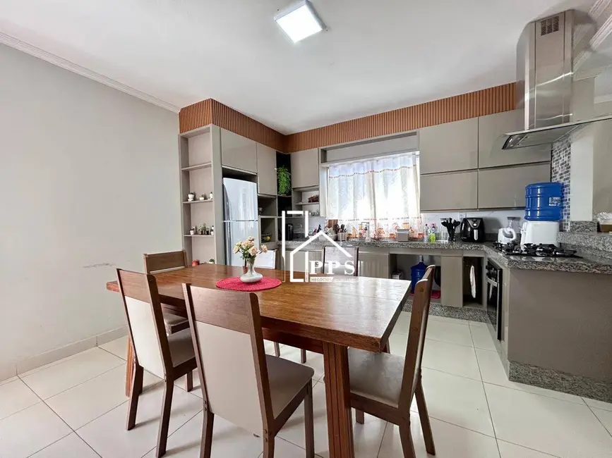 Foto 8 de Casa com 3 quartos à venda, 250m2 em João XXIII, Vinhedo - SP