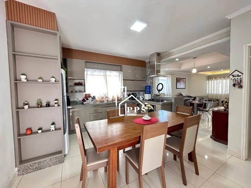 Foto 9 de Casa com 3 quartos à venda, 250m2 em João XXIII, Vinhedo - SP