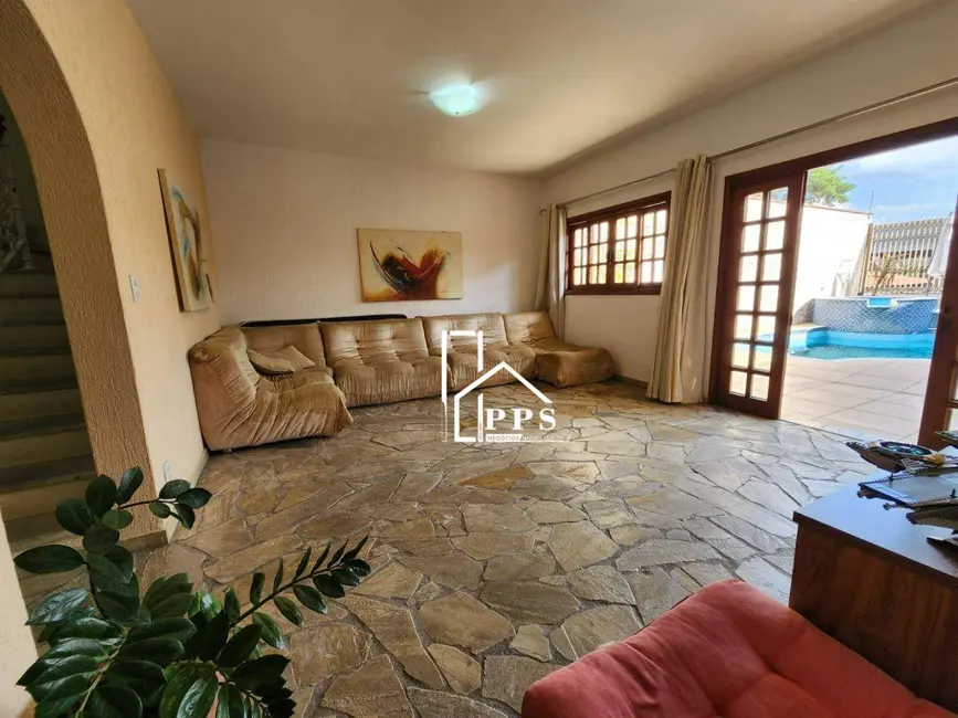 Casa com 3 quartos à venda, 318m2 em Centro, Vinhedo - SP - imagem 3 Foto 3 de Casa com 3 quartos à venda, 318m2 em Centro, Vinhedo - SP