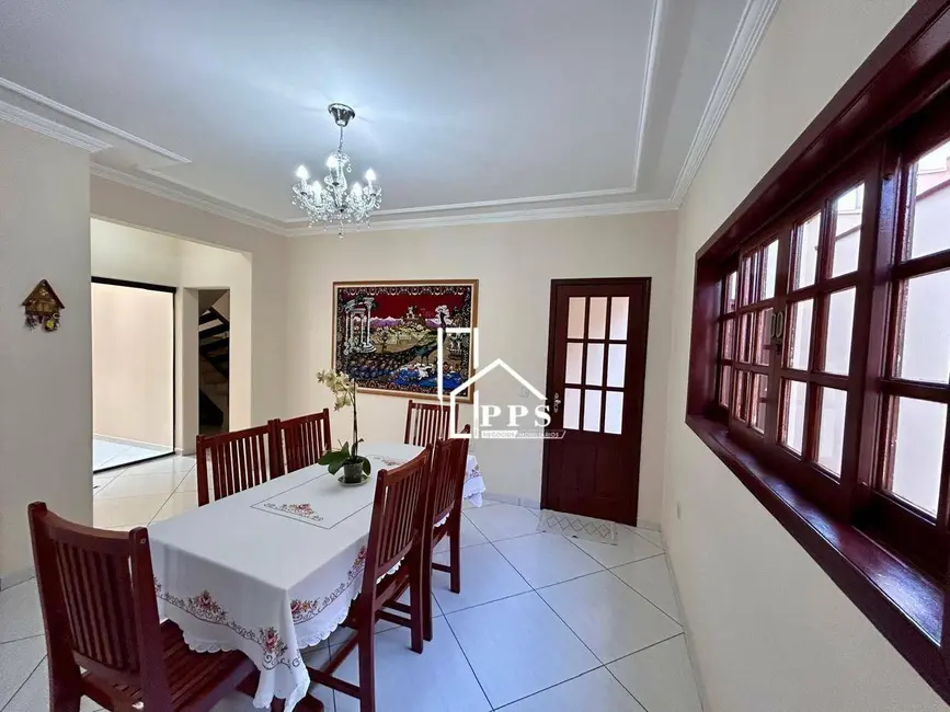 Foto 9 de Casa com 4 quartos à venda, 250m2 em João XXIII, Vinhedo - SP