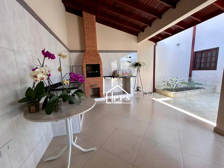 Foto 1 de Casa com 4 quartos à venda, 250m2 em João XXIII, Vinhedo - SP