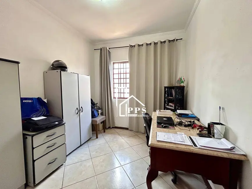 Casa com 4 quartos à venda, 828m2 em João XXIII, Vinhedo - SP - imagem 7 Foto 7 de Casa com 4 quartos à venda, 828m2 em João XXIII, Vinhedo - SP
