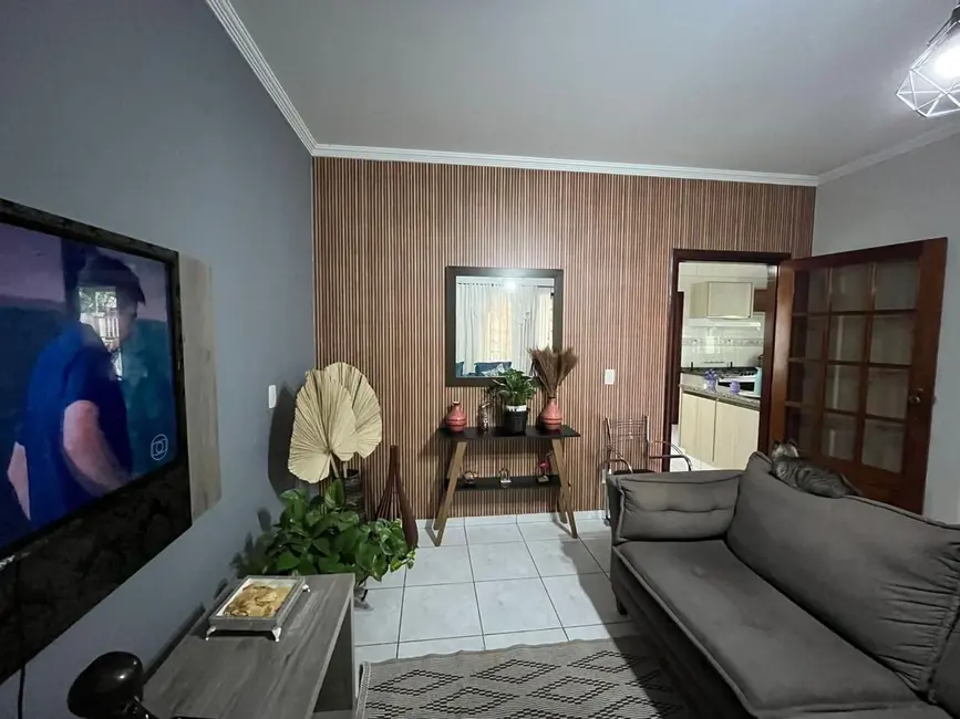 Foto 2 de Casa com 3 quartos à venda, 250m2 em João XXIII, Vinhedo - SP