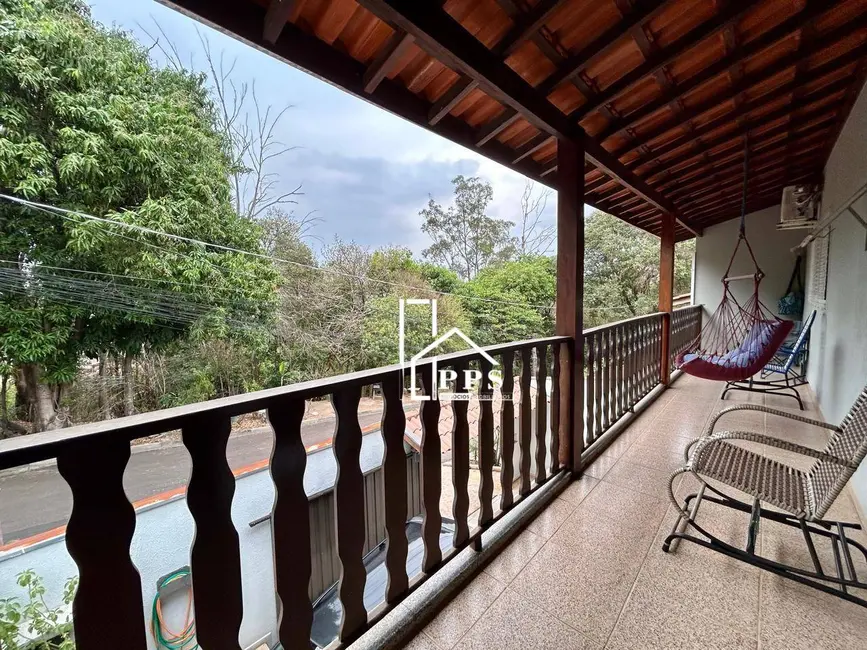 Foto 2 de Casa com 4 quartos à venda, 250m2 em João XXIII, Vinhedo - SP