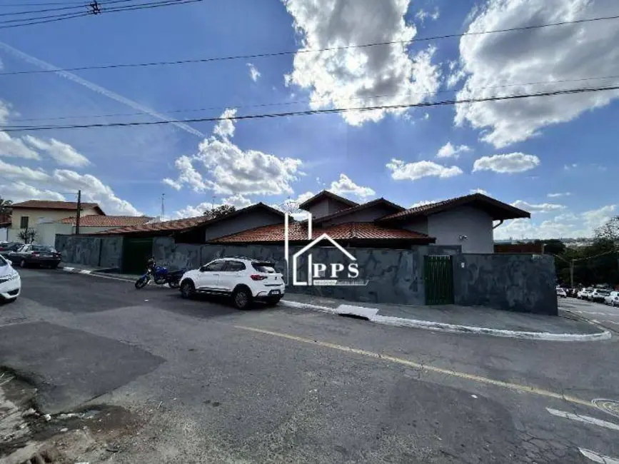 Casa com 4 quartos à venda, 273m2 em Capela, Vinhedo - SP - imagem 3 Foto 3 de Casa com 4 quartos à venda, 273m2 em Capela, Vinhedo - SP