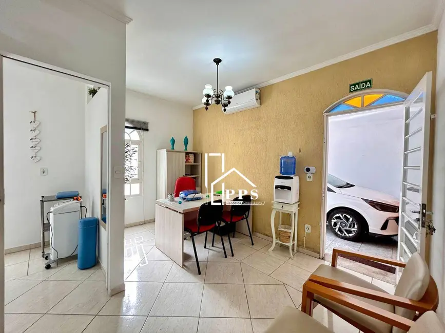 Casa com 3 quartos à venda, 270m2 em Centro, Vinhedo - SP - imagem 4 Foto 4 de Casa com 3 quartos à venda, 270m2 em Centro, Vinhedo - SP