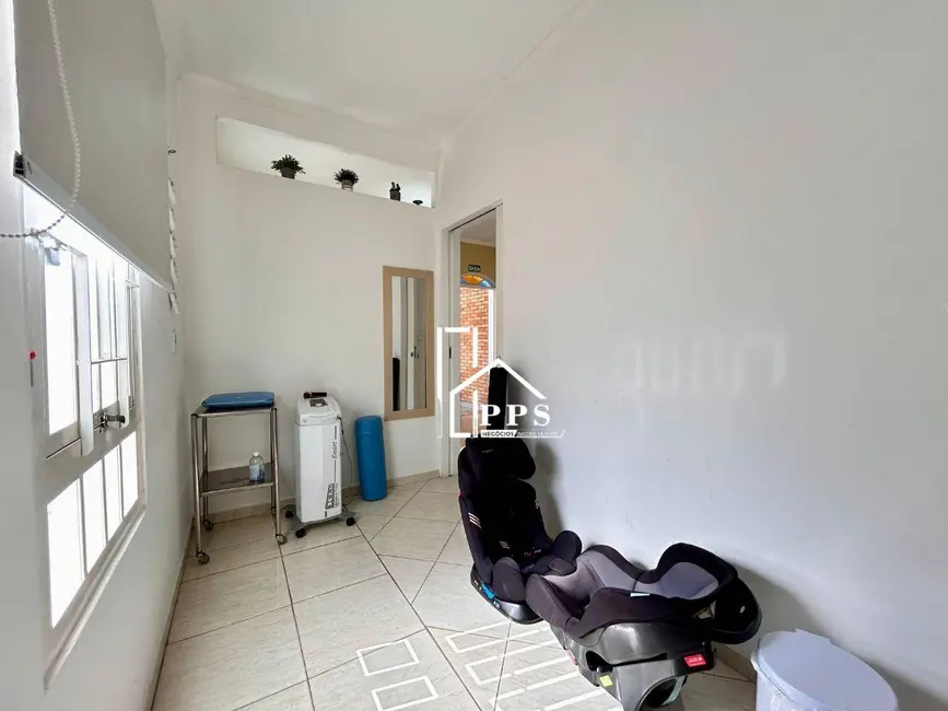 Casa com 3 quartos à venda, 270m2 em Centro, Vinhedo - SP - imagem 5 Foto 5 de Casa com 3 quartos à venda, 270m2 em Centro, Vinhedo - SP