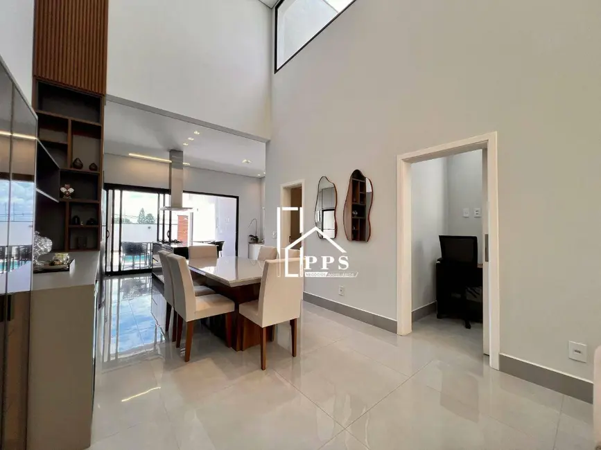 Foto 5 de Casa de Condomínio com 3 quartos à venda, 300m2 em Valinhos - SP