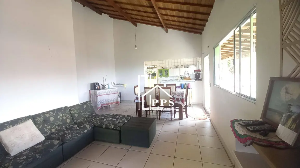 Chácara com 3 quartos à venda, 853m2 em Buracão, Vinhedo - SP - imagem 3 Foto 3 de Chácara com 3 quartos à venda, 853m2 em Buracão, Vinhedo - SP