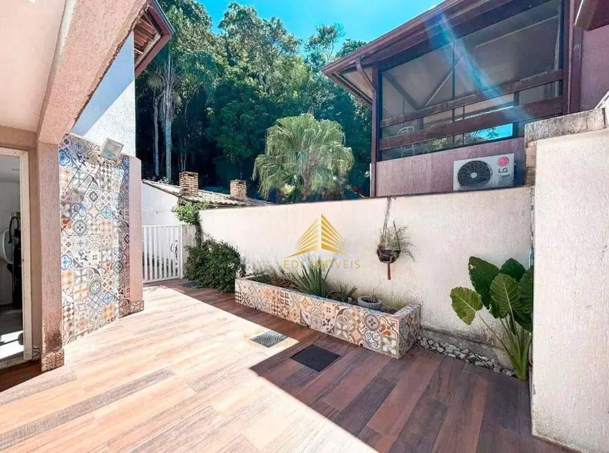 Foto 9 de Casa com 4 quartos à venda, 800m2 em Piratininga, Niteroi - RJ