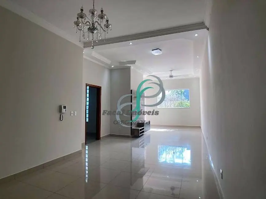 Casa com 3 quartos à venda, 210m2 em Parque Nova Suíça, Valinhos - SP - imagem 2 Foto 2 de Casa com 3 quartos à venda, 210m2 em Parque Nova Suíça, Valinhos - SP