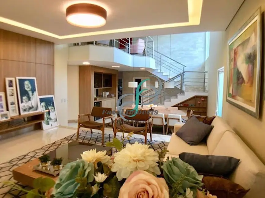 Foto 6 de Casa com 4 quartos à venda, 334m2 em Valinhos - SP