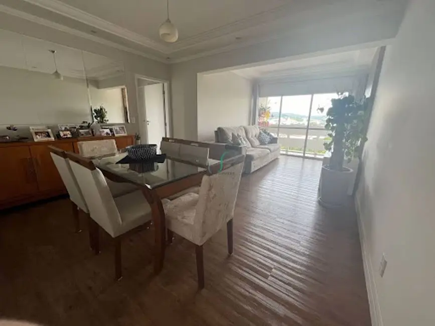 Foto 5 de Apartamento com 3 quartos à venda, 130m2 em Vila Embaré, Valinhos - SP