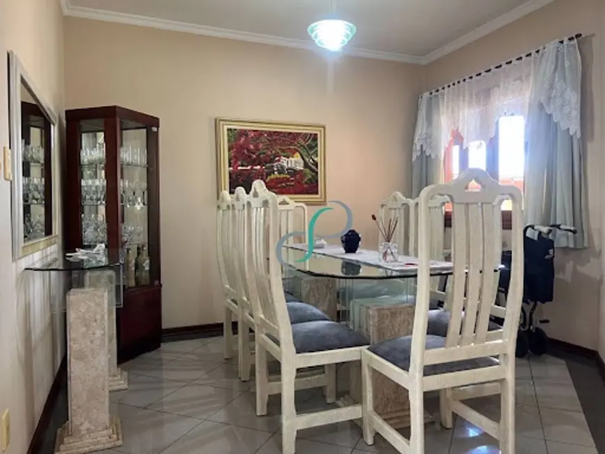 Foto 9 de Casa com 4 quartos à venda, 354m2 em Valinhos - SP