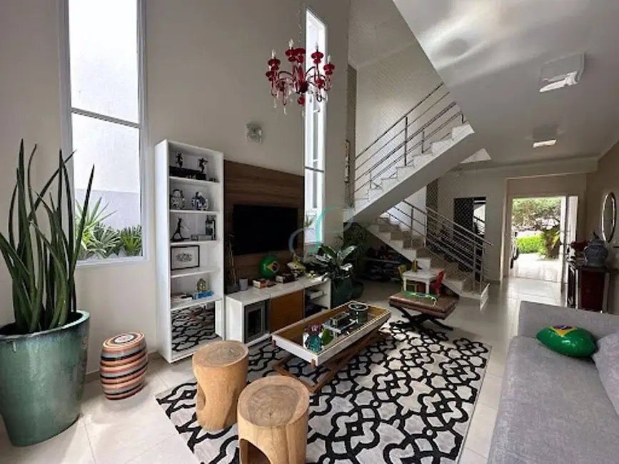 Foto 2 de Casa com 3 quartos à venda, 185m2 em Vinhedo - SP
