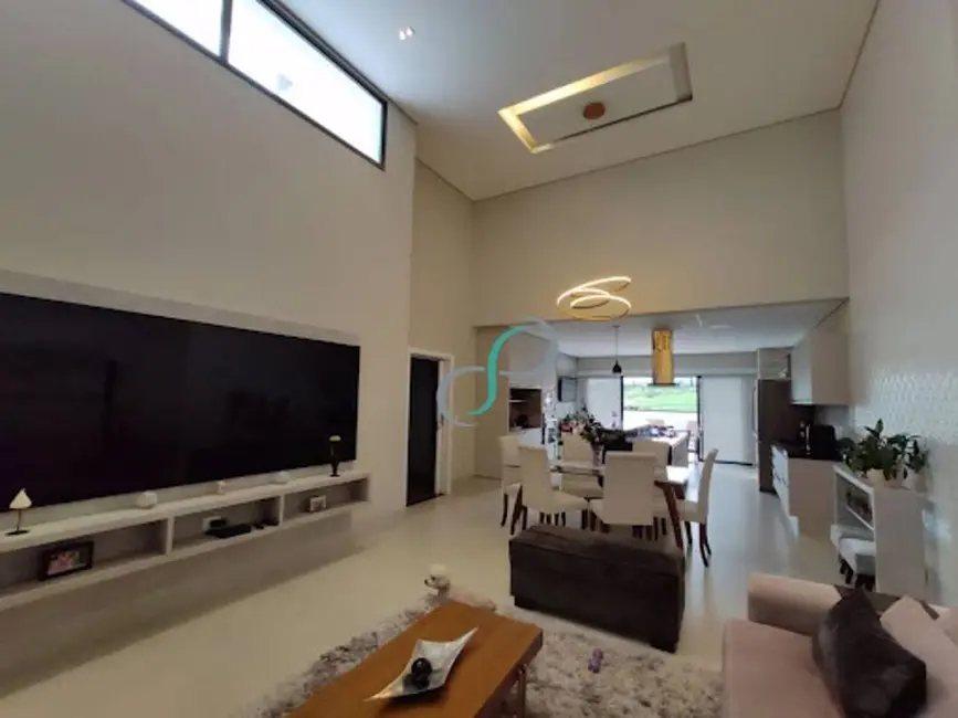 Foto 2 de Casa com 3 quartos à venda, 190m2 em Valinhos - SP
