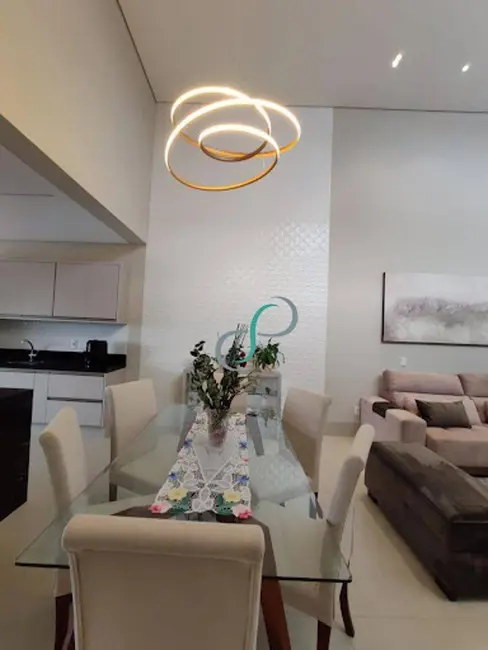 Foto 3 de Casa com 3 quartos à venda, 190m2 em Valinhos - SP