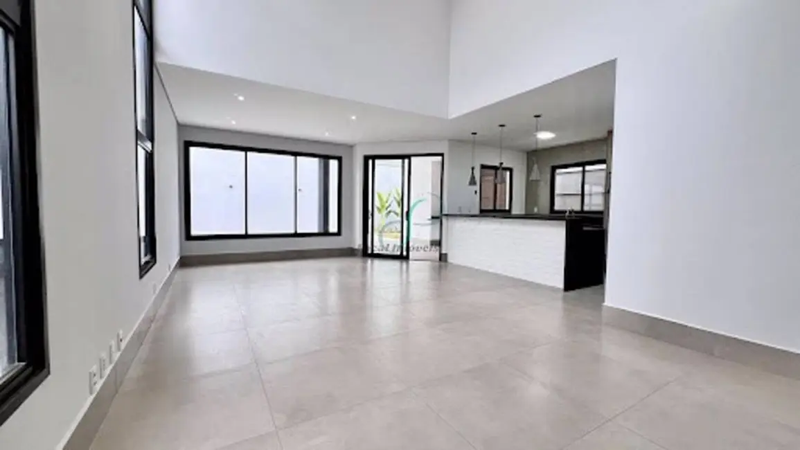 Casa com 3 quartos à venda, 242m2 em Valinhos - SP - imagem 4 Foto 4 de Casa com 3 quartos à venda, 242m2 em Valinhos - SP