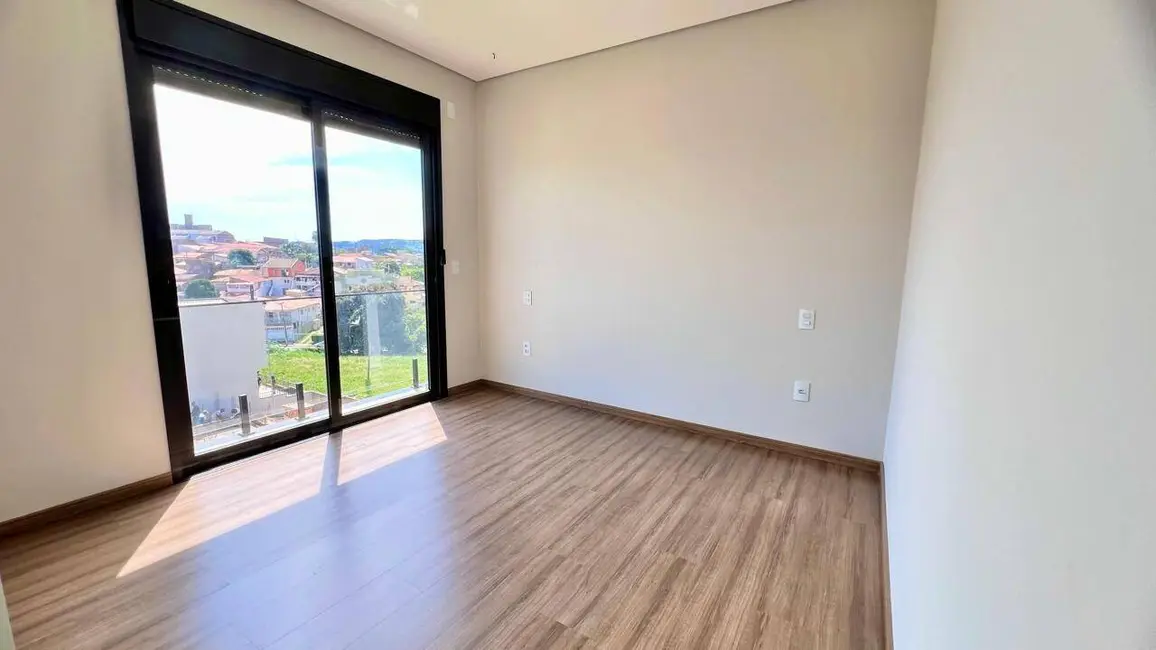 Sobrado com 3 quartos à venda, 251m2 em Vila Pagano, Valinhos - SP - imagem 4 Foto 4 de Sobrado com 3 quartos à venda, 251m2 em Vila Pagano, Valinhos - SP