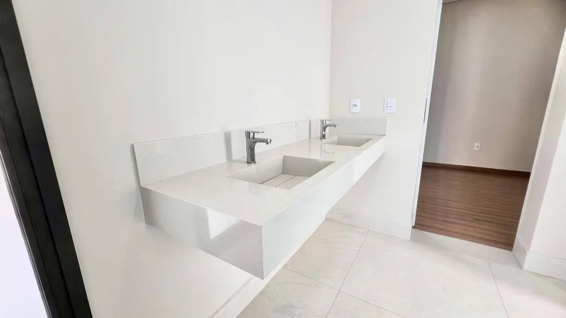 Sobrado com 3 quartos à venda, 251m2 em Vila Pagano, Valinhos - SP - imagem 9 Foto 9 de Sobrado com 3 quartos à venda, 251m2 em Vila Pagano, Valinhos - SP