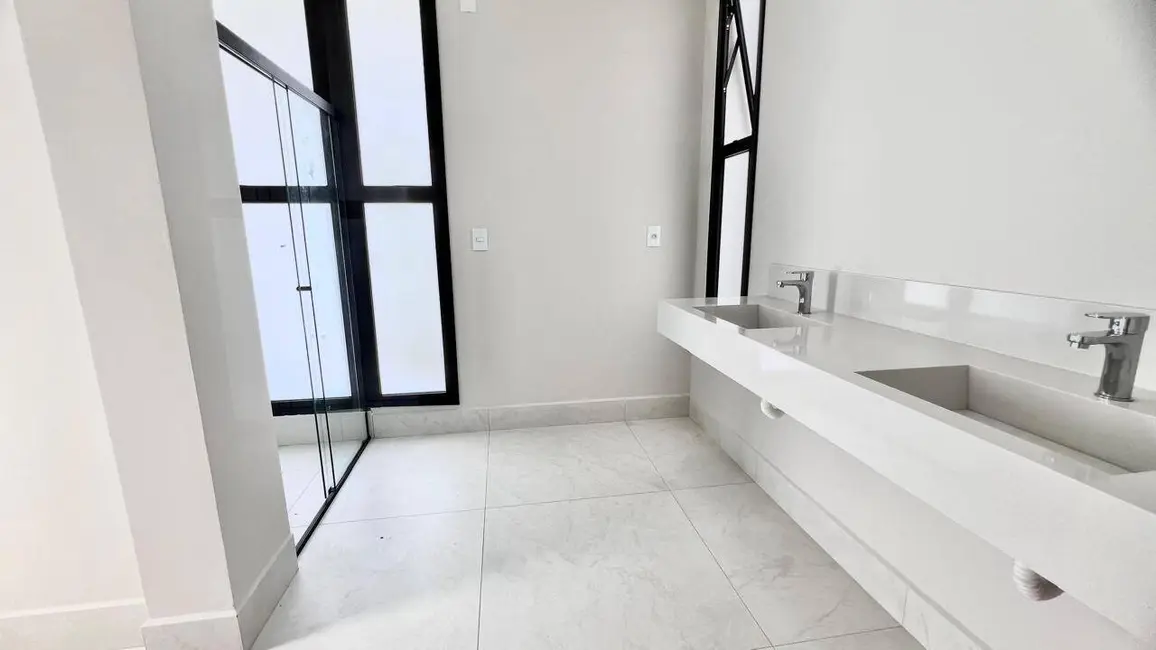 Sobrado com 3 quartos à venda, 251m2 em Vila Pagano, Valinhos - SP - imagem 8 Foto 8 de Sobrado com 3 quartos à venda, 251m2 em Vila Pagano, Valinhos - SP