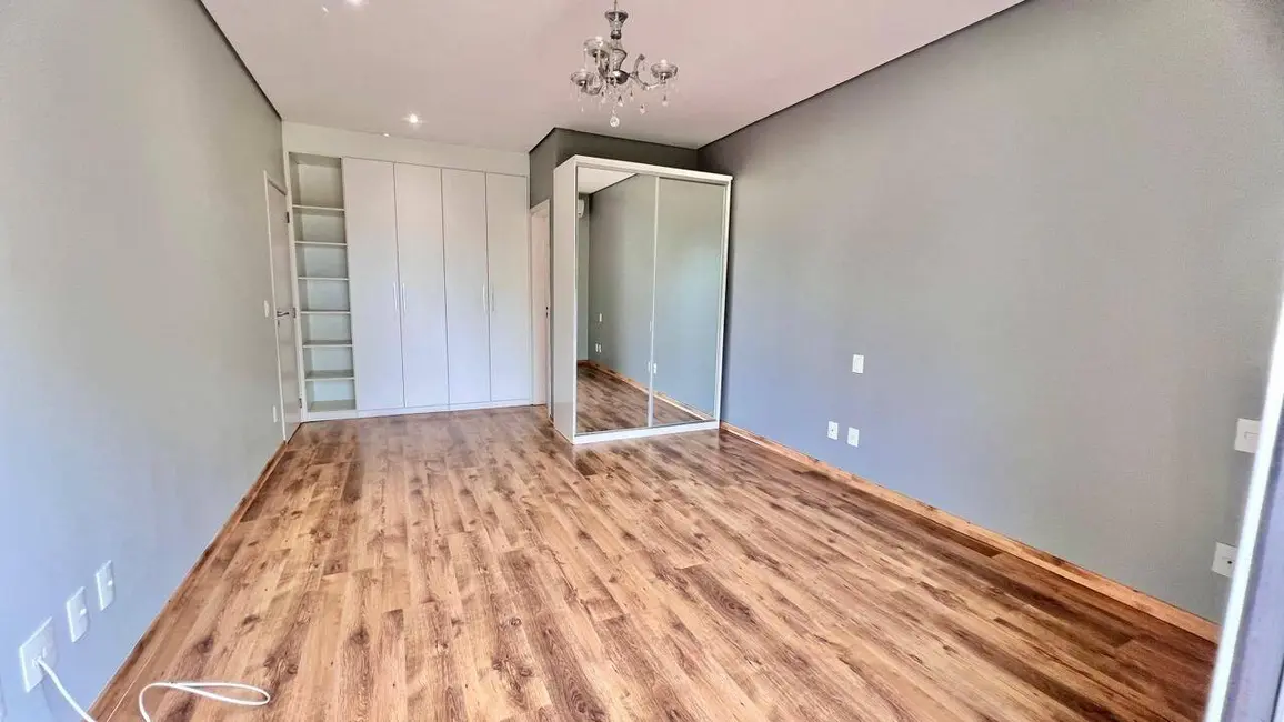 Sobrado com 3 quartos à venda, 196m2 em Chácaras Silvania, Valinhos - SP - imagem 8 Foto 8 de Sobrado com 3 quartos à venda, 196m2 em Chácaras Silvania, Valinhos - SP