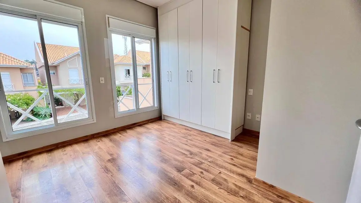 Sobrado com 3 quartos à venda, 196m2 em Chácaras Silvania, Valinhos - SP - imagem 6 Foto 6 de Sobrado com 3 quartos à venda, 196m2 em Chácaras Silvania, Valinhos - SP