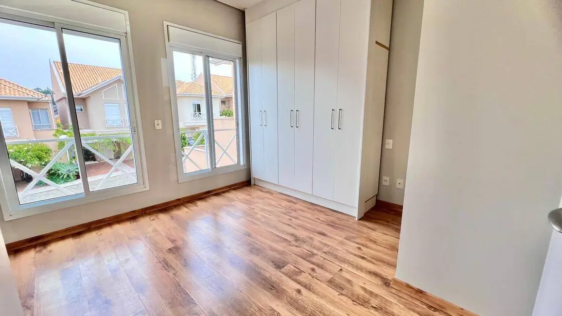Sobrado com 3 quartos à venda, 196m2 em Chácaras Silvania, Valinhos - SP - imagem 5 Foto 5 de Sobrado com 3 quartos à venda, 196m2 em Chácaras Silvania, Valinhos - SP