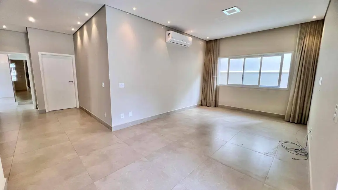 Casa com 3 quartos à venda, 254m2 em Valinhos - SP - imagem 3 Foto 3 de Casa com 3 quartos à venda, 254m2 em Valinhos - SP
