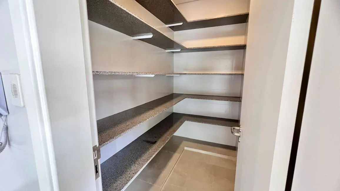Casa com 3 quartos à venda, 254m2 em Valinhos - SP - imagem 6 Foto 6 de Casa com 3 quartos à venda, 254m2 em Valinhos - SP