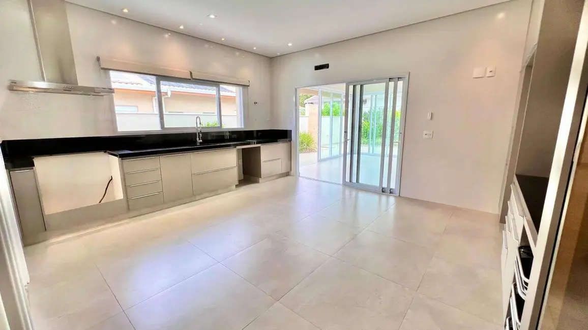 Casa com 3 quartos à venda, 254m2 em Valinhos - SP - imagem 4 Foto 4 de Casa com 3 quartos à venda, 254m2 em Valinhos - SP