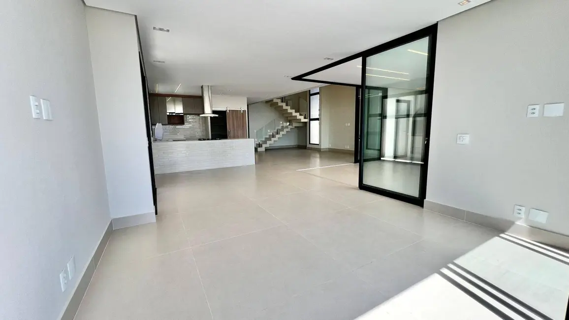 Casa de Condomínio com 4 quartos à venda, 319m2 em Valinhos - SP - imagem 6 Foto 6 de Casa de Condomínio com 4 quartos à venda, 319m2 em Valinhos - SP
