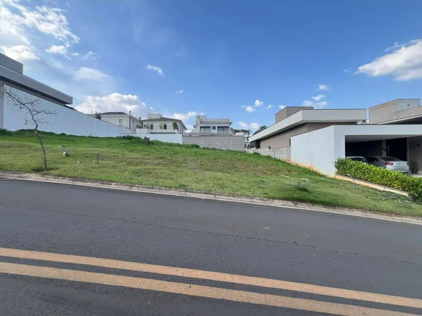 Foto 1 de Terreno / Lote à venda, 422m2 em Valinhos - SP