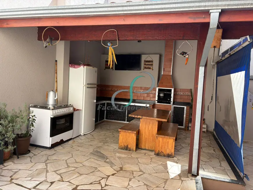 Casa com 3 quartos à venda, 182m2 em Valinhos - SP - imagem 9 Foto 9 de Casa com 3 quartos à venda, 182m2 em Valinhos - SP