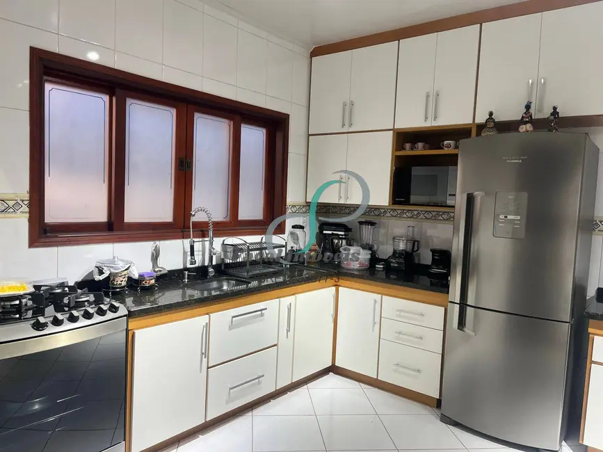 Casa com 3 quartos à venda, 182m2 em Valinhos - SP - imagem 4 Foto 4 de Casa com 3 quartos à venda, 182m2 em Valinhos - SP