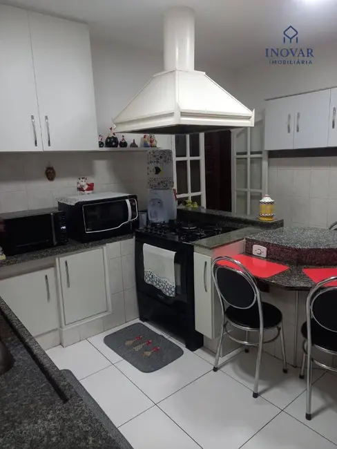 Casa com 3 quartos à venda, 197m2 em Sao Jose Dos Campos - SP - imagem 4 Foto 4 de Casa com 3 quartos à venda, 197m2 em Sao Jose Dos Campos - SP