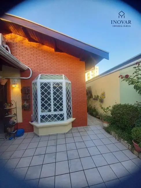 Casa com 3 quartos à venda, 197m2 em Sao Jose Dos Campos - SP - imagem 9 Foto 9 de Casa com 3 quartos à venda, 197m2 em Sao Jose Dos Campos - SP