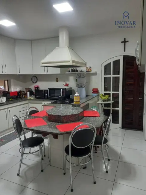Casa com 3 quartos à venda, 197m2 em Sao Jose Dos Campos - SP - imagem 3 Foto 3 de Casa com 3 quartos à venda, 197m2 em Sao Jose Dos Campos - SP
