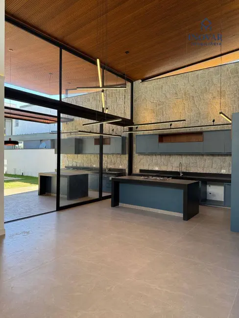Casa com 4 quartos à venda, 329m2 em Sao Jose Dos Campos - SP - imagem 1 Foto 1 de Casa com 4 quartos à venda, 329m2 em Sao Jose Dos Campos - SP