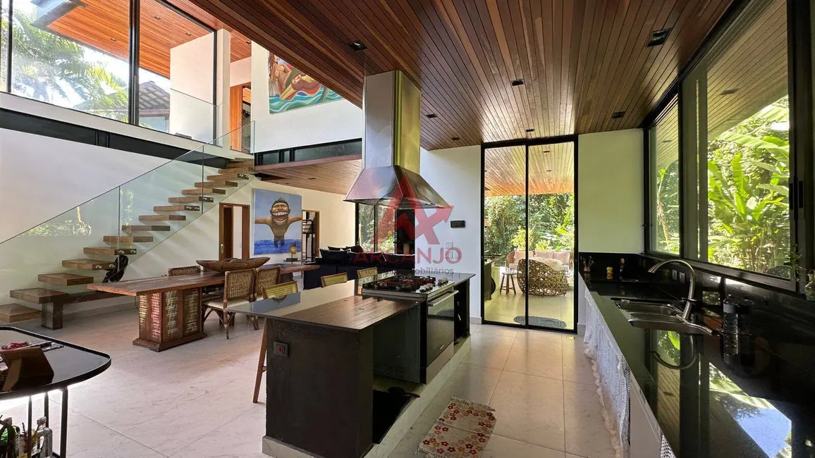 Casa com 3 quartos à venda, 315m2 em Ubatuba - SP - imagem 2 Foto 2 de Casa com 3 quartos à venda, 315m2 em Ubatuba - SP