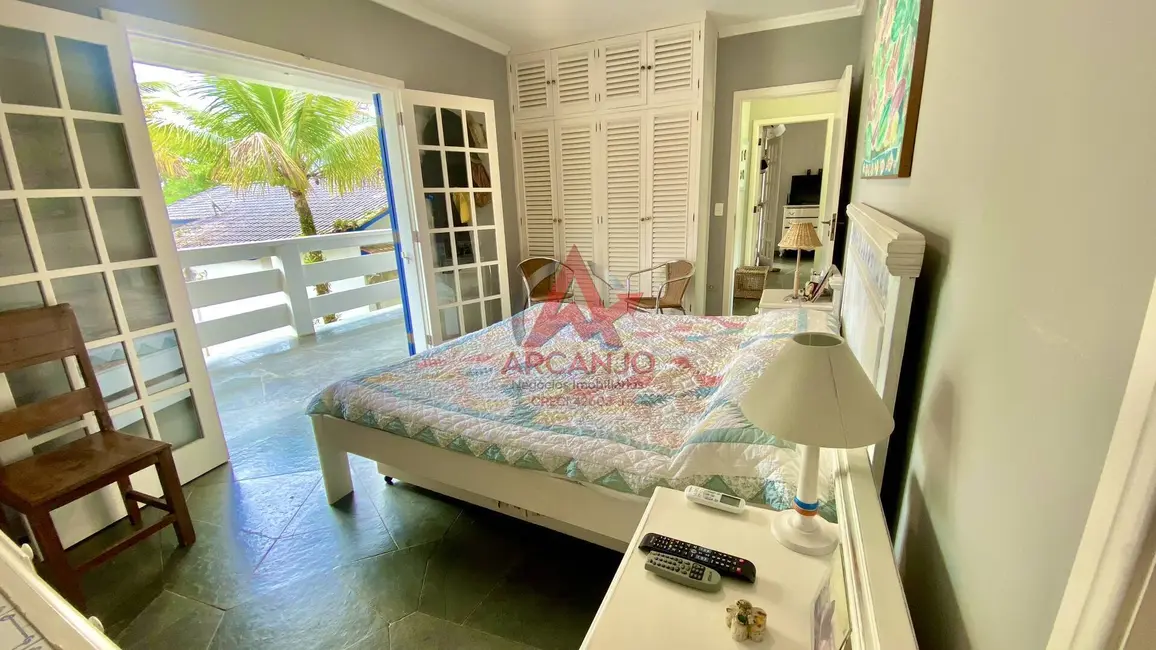 Foto 3 de Casa com 8 quartos à venda, 800m2 em Ubatuba - SP