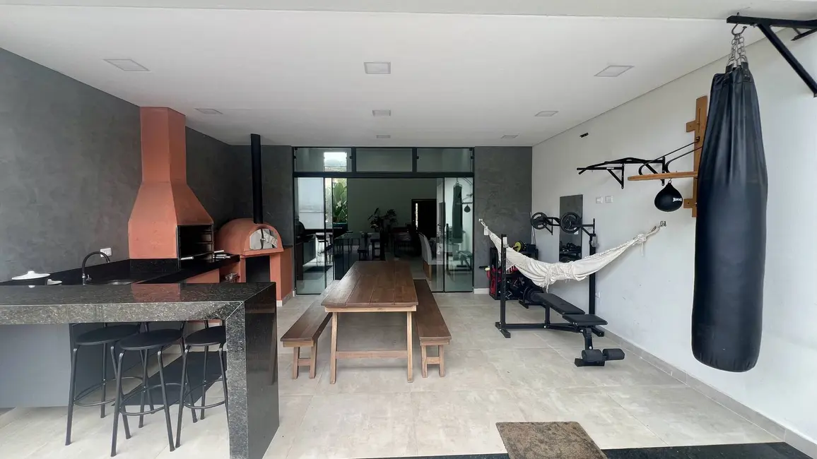 Casa com 4 quartos à venda, 450m2 em Ubatuba - SP - imagem 8 Foto 8 de Casa com 4 quartos à venda, 450m2 em Ubatuba - SP