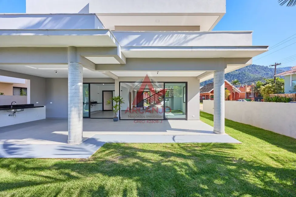 Foto 1 de Casa com 4 quartos à venda, 270m2 em Ubatuba - SP